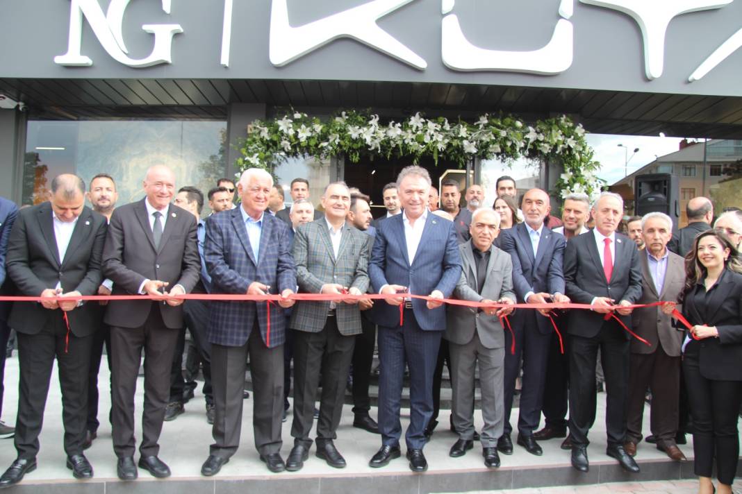 Beyaz Saray Showroom açıldı 1